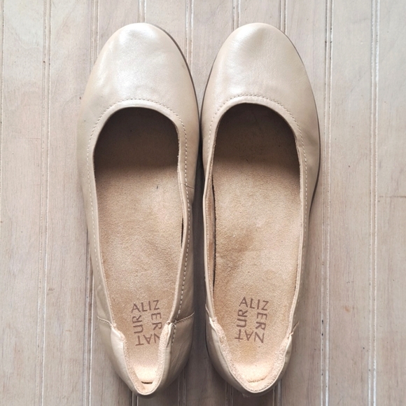 NATURALIZER FLEXY SLIP ON FLATS - Picture 1 of 11